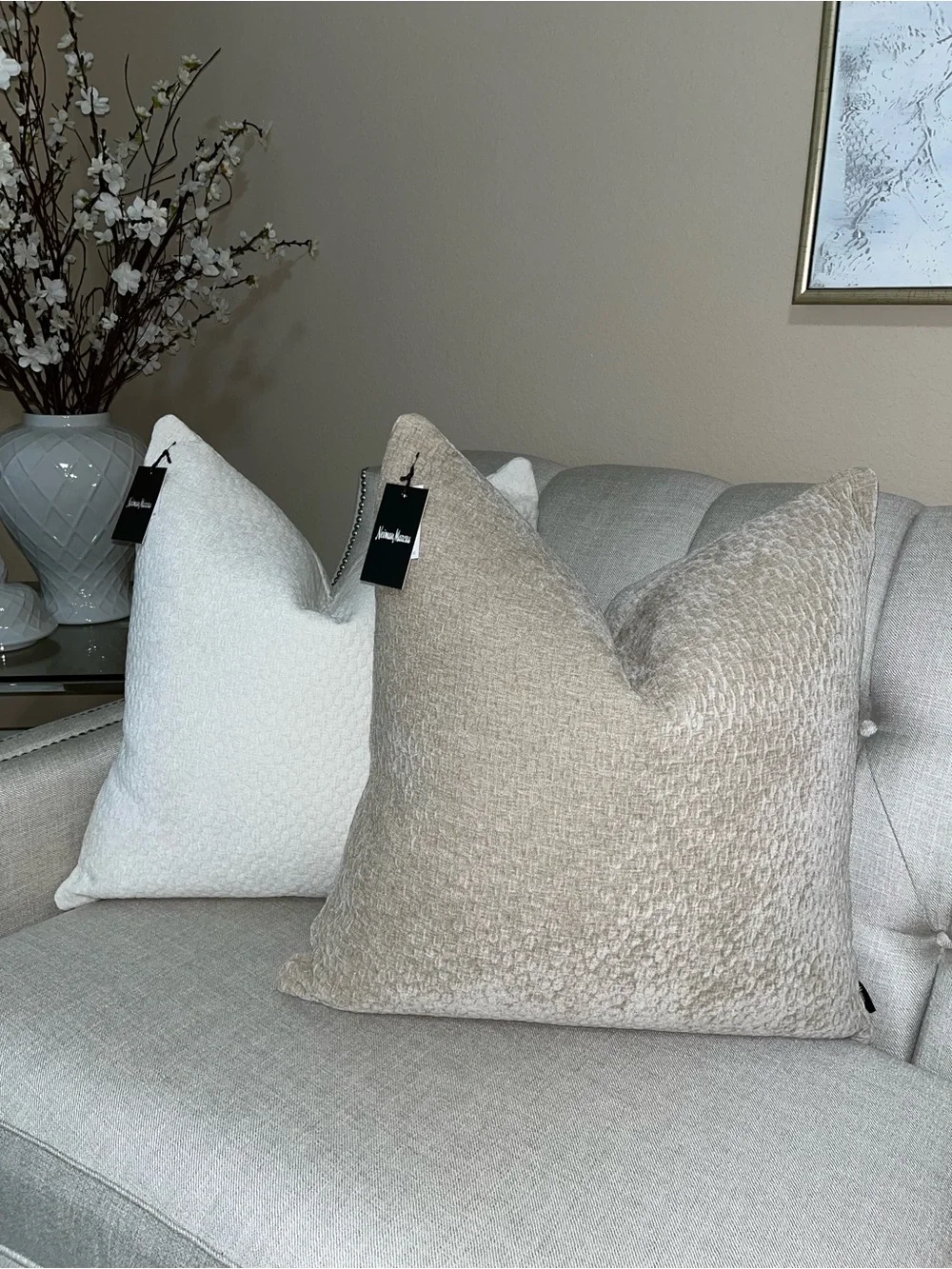 1-NWT NEIMAN MARCUS TEXTURE VELVET DESIGN DECORATIVE PILLOW (NH6200)